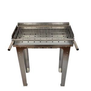 Barbecue a carbone in acciaio inox. Area cottura 70 cm x 40 cm.